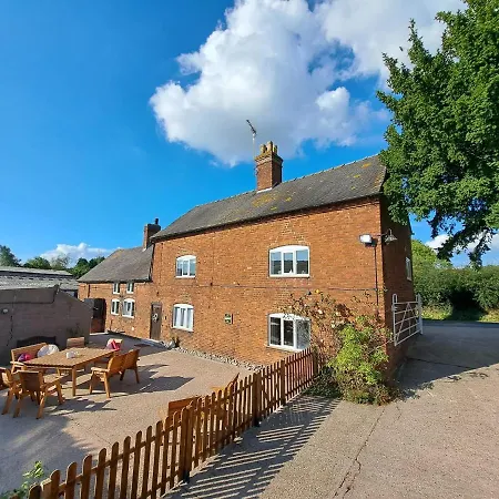 Deepmoor Farmhouse, Doveridge, Derbys. Exterior photo