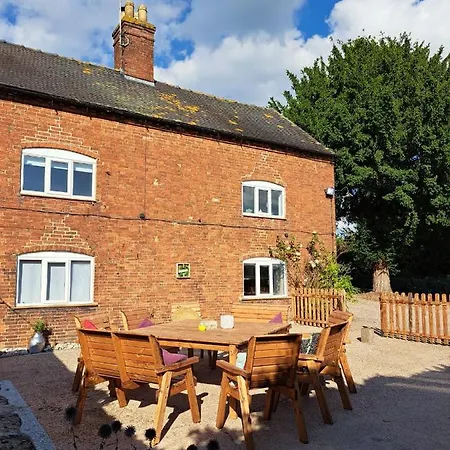 Deepmoor Farmhouse, Doveridge, Derbys. Exterior photo