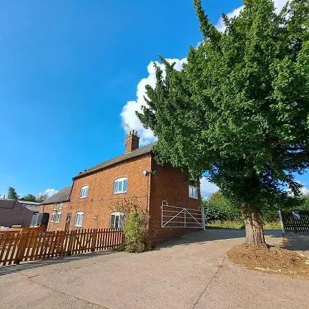 Deepmoor Farmhouse, Doveridge, Derbys. Exterior photo