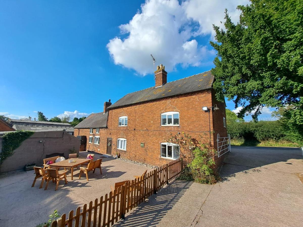 Deepmoor Farmhouse, Doveridge, Derbys. Holiday home