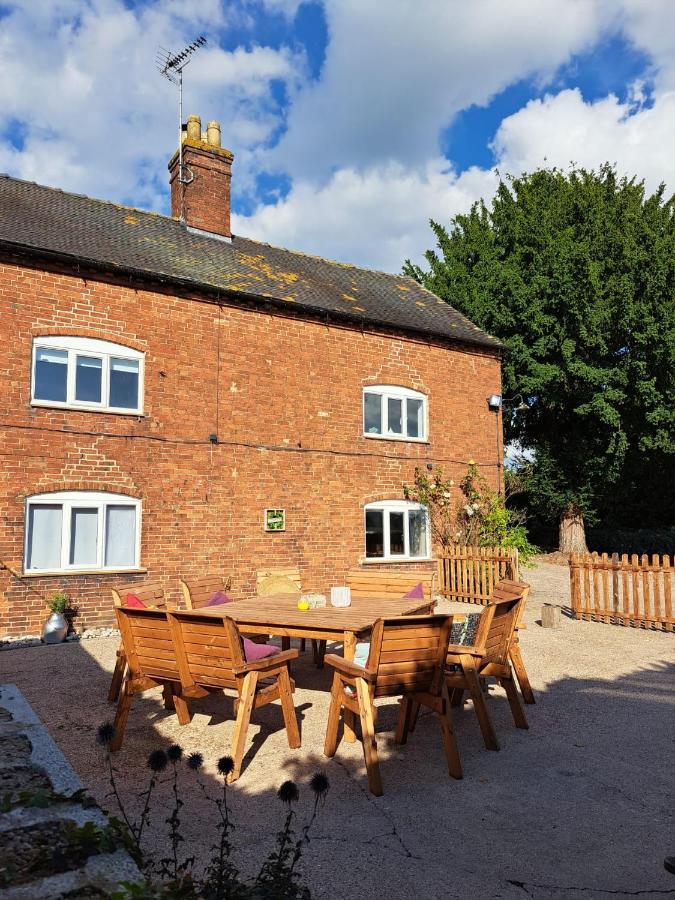 Deepmoor Farmhouse, Doveridge, Derbys. Holiday home