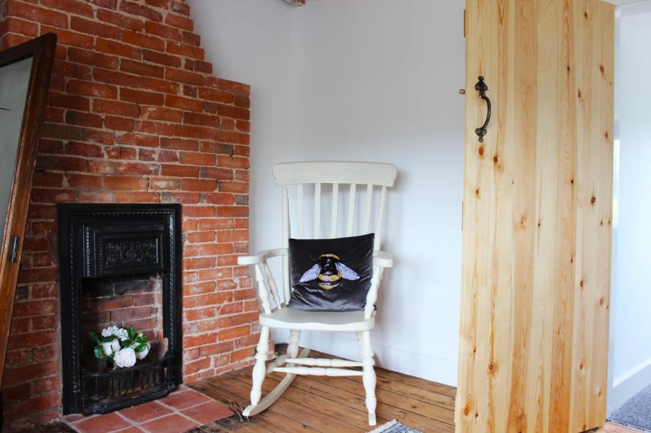 Deepmoor Farmhouse, Doveridge, Derbys.