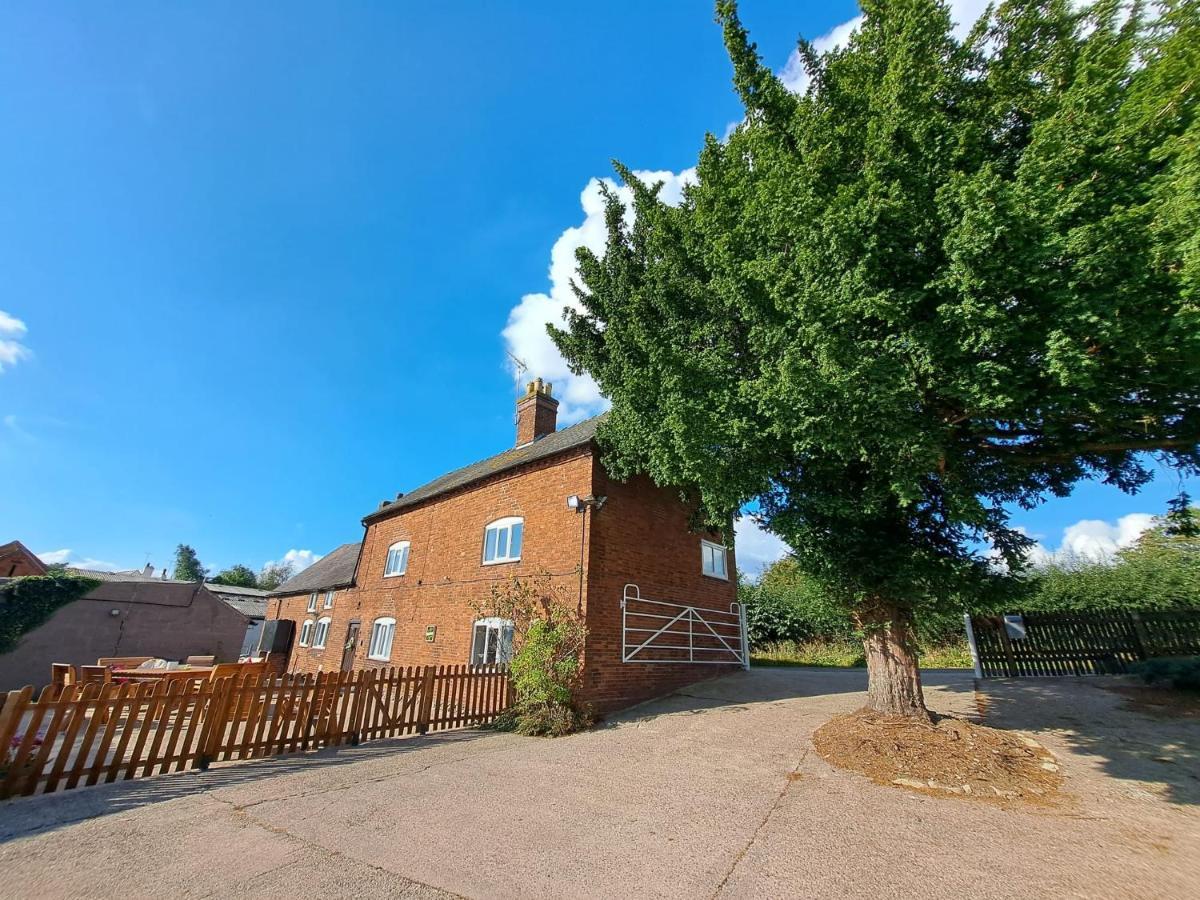 Deepmoor Farmhouse, Doveridge, Derbys. * Doveridge