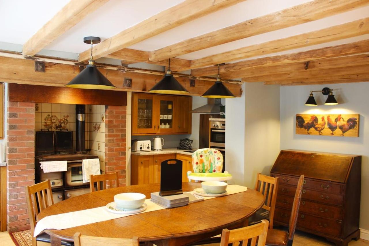 Deepmoor Farmhouse, Doveridge, Derbys. Holiday home *